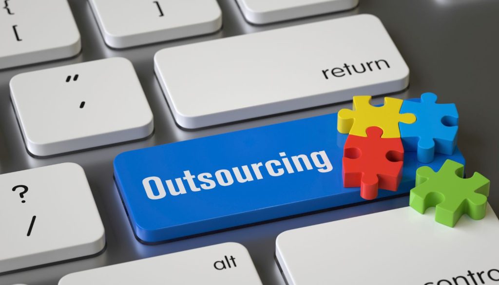 jak wybrać dostawcę outsourcingu it